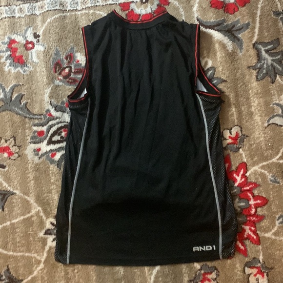 Sleeveless and1 black and white shirt / medium - Picture 4 of 5